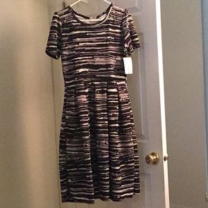 NWT LuLaRoe Dress Amelia size L WITH POCKETS!
